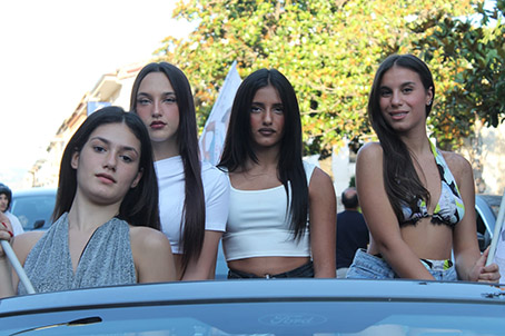 16Alcune Miss a bordo di unauto cabriolet di Pasquale Russo in giro per le vie di Macerata Campania