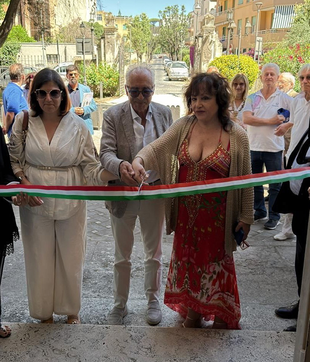 21Lassessore Dott.ssa Valentina Corrado il sindaco Dott. Aurelio Lo Fazio ed Adriana Russo al taglio del nastro
