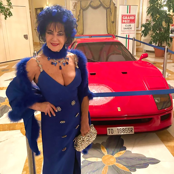 21Marina conFERRARI ESPOSTA