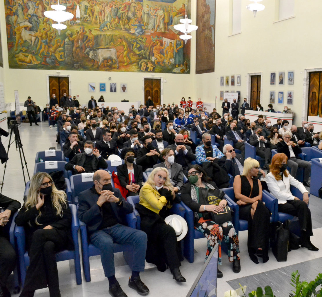 22Grandesaloneconi2