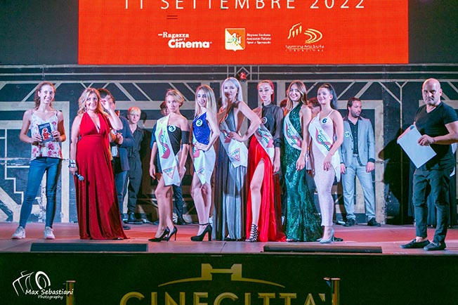 23Alcune aspiranti miss tra Carmen Morello e Raoul Morandi