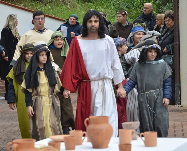 VIA CRUCIS COME UN FILM... E Maria continua a piangere...