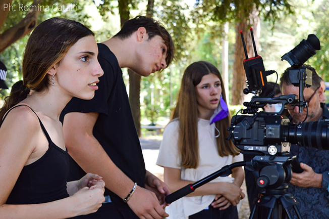 23ragazzicameraguyschool