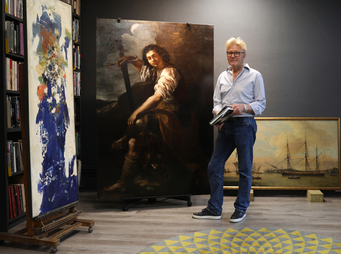 24SimonGillespieinthestudio