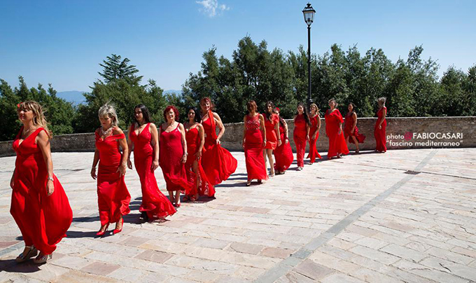 24 Miss tutte in rosso