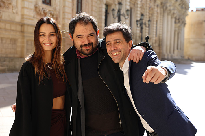 25Anna Safroncik. il regista Alessandro Zizzo Adelmo Togliani Lestate di Virna ph Fabio Di Pierro
