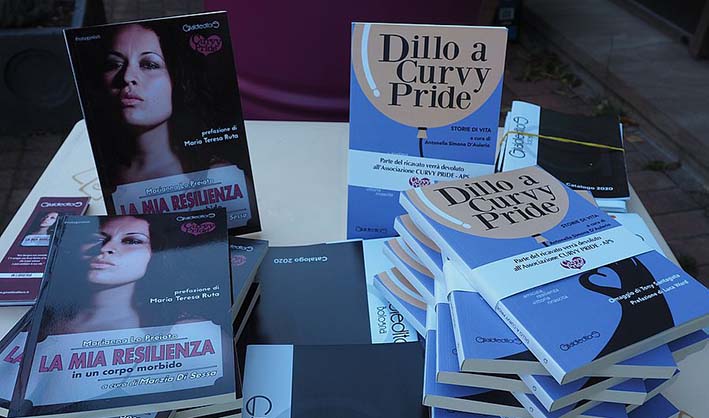 25tavololibricurvy