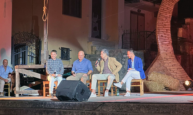 26BARBONI SUL PALCO DURANTE LA SERATA