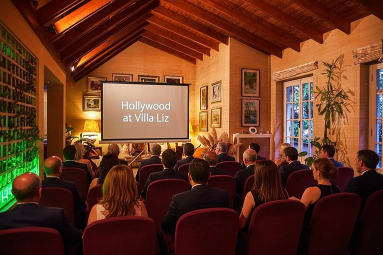 27Allestimento schermo a Villa Liz