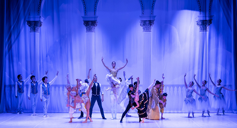 28Lo Schiaccinoci Balletto di Milano c Marco Pesta 2 ridt