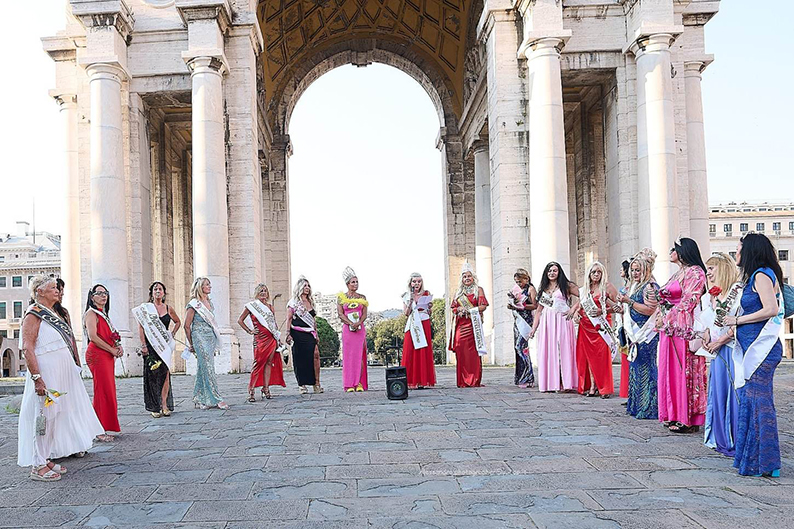 28Miss sotto lArco della Vittoria