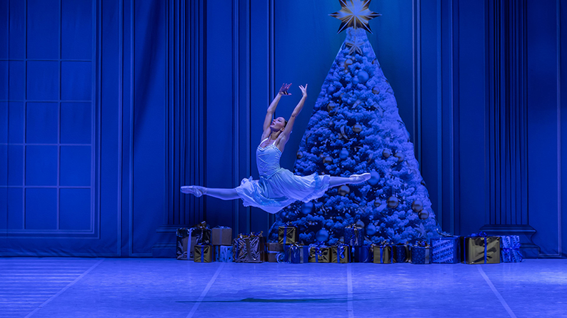 28Schiaccianoci Clara Annarita Maestri danzatrice c Marco Pesta ridt