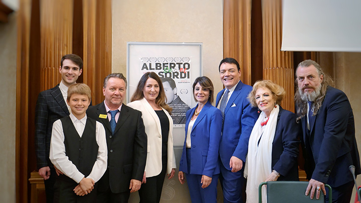 Da sin Lorenzo Castelluccio Flavio Raggi il produttore Max Filippini Daniela Giordano Dolores Bevilacqua Igor Righetti Fioretta Mari Mirko Frezza1