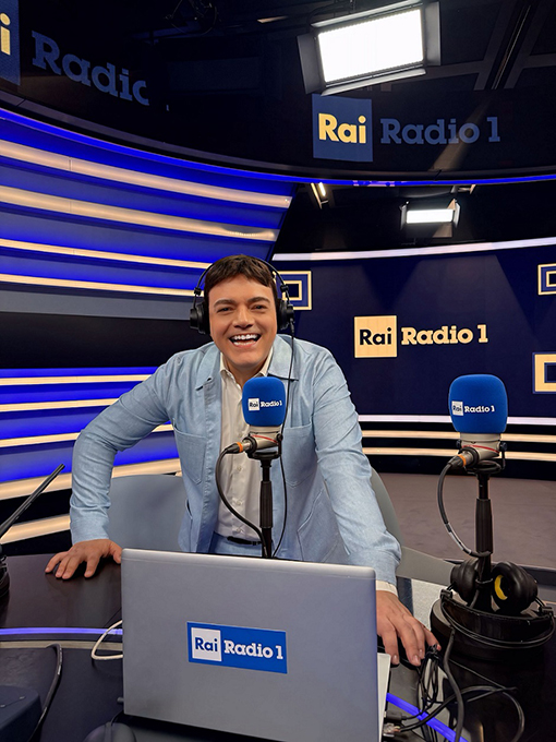 Igor Righetti nello studio multimediale di Igorà a Radio12