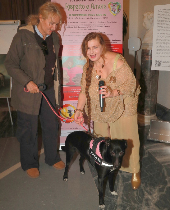 Licia Colò con il suo cagnolino e Sara Pastore