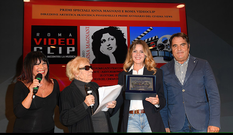 Premio ad Elisabetta Pellini. Nella foto con Francesca Piggianelli Elettra Ferraù e Saverio Vallone