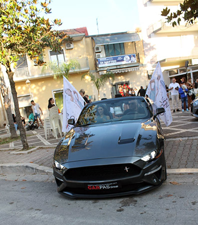 Unauto cabriolet di Pasquale Russo con a bordo alcune Miss per le vie di Macerata Campania