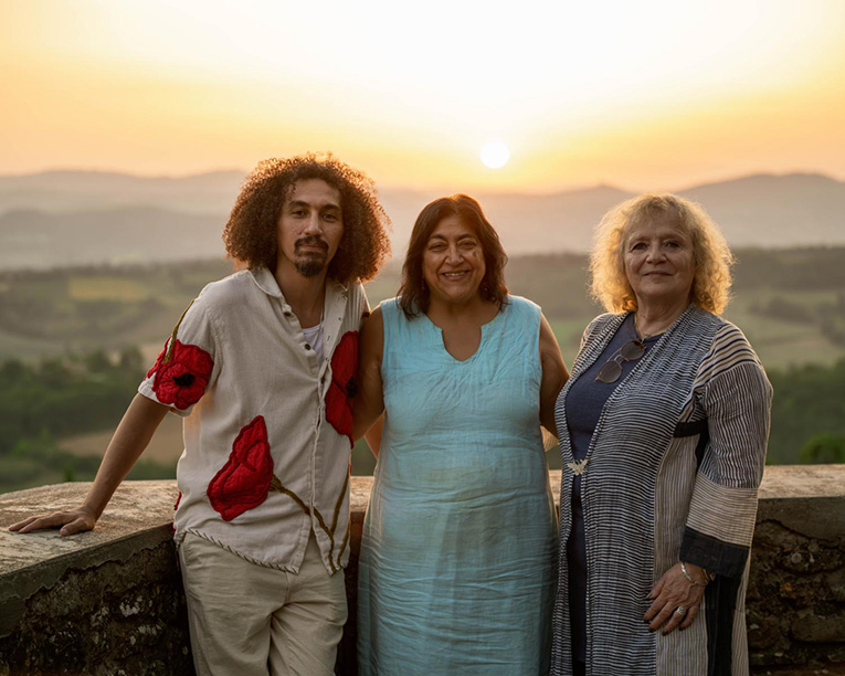 da sx Abdallah Al Khatib Gurinder Chadha e Teresa Cavina1