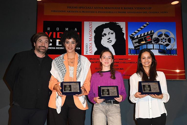 premi Nina SciarappaBeatrice SandriMimi Karbal con regista Francesco Apolloni