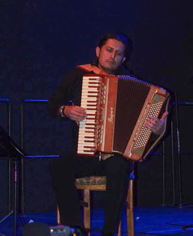 accordionmarcolr14.gif